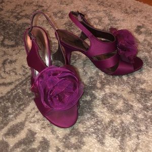 Dark violet size 6.5 heels EUC - the touch of Nina